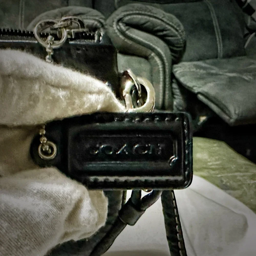 Vintage Y2K Coach clutch wallet Black soft Leather Wristlet with Silver Accents - Picture 13 of 13